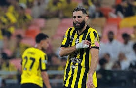 WBG白跑一趟？JDG与WBG的比赛因北京暴雨延期！粉丝怒斥官方：7点比赛你5点才通知？