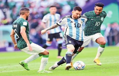 诺伊尔：第三球我知道出击会冒很大风险，当时想提前化解危险