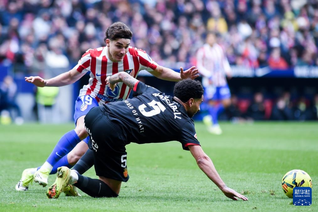 湖人关键时刻五大太有摧毁性了！全2米，攻守兼备，一波带走比赛